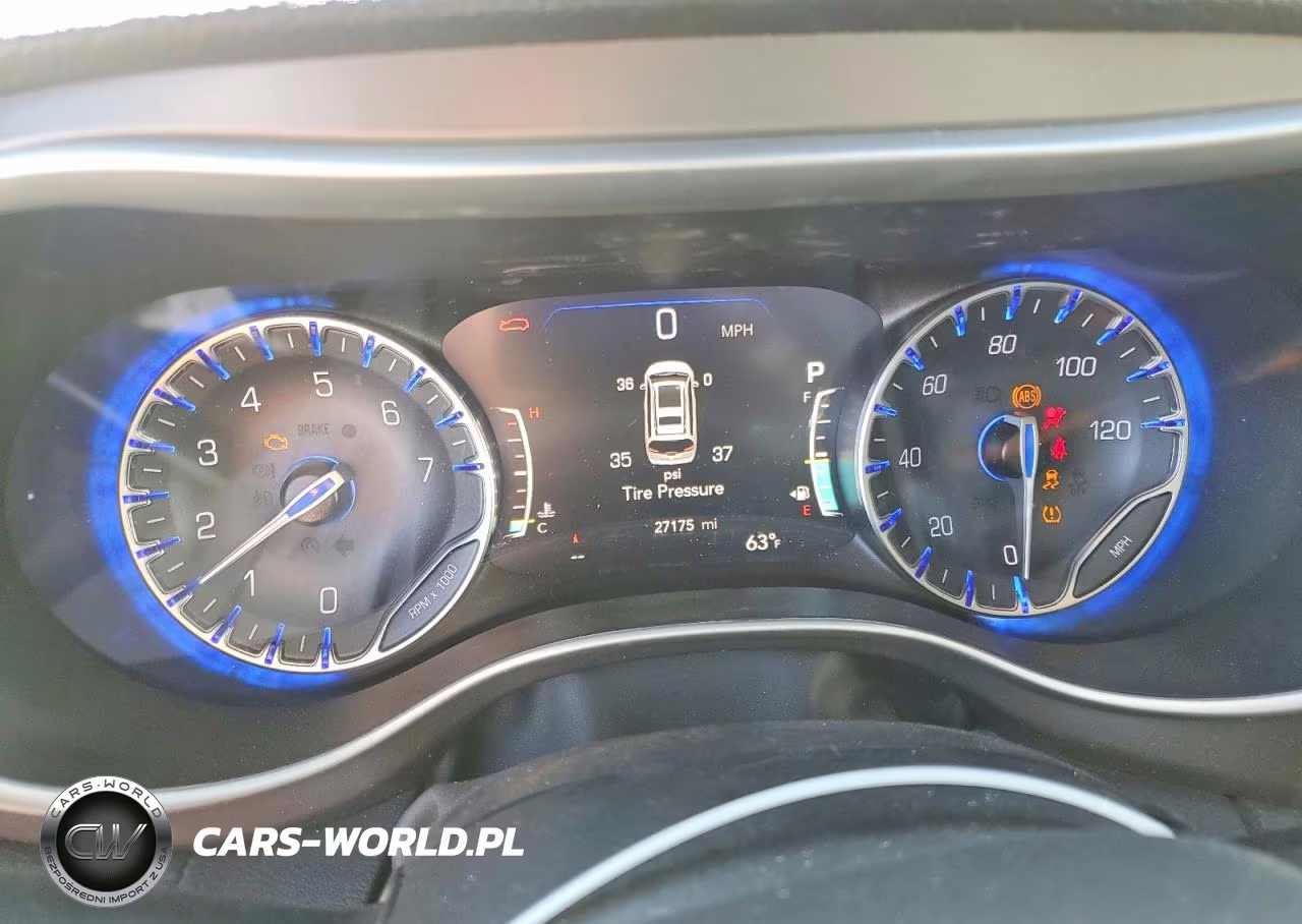 2023 Chrysler Pacifica Touring L VIN:2C4RC3BG8PR593472 - 9