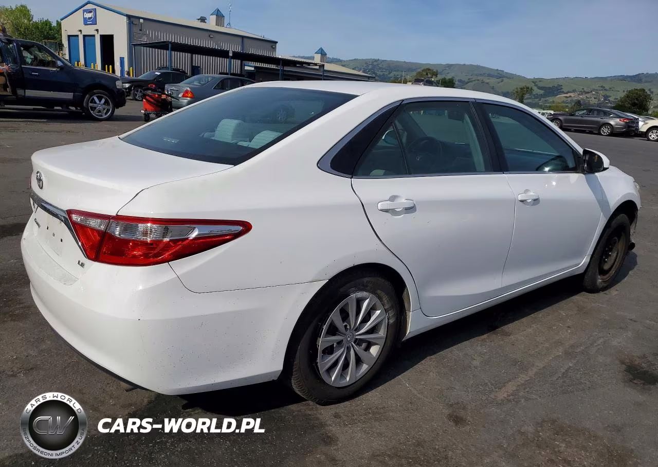 2016 Toyota Camry Le VIN:4T4BF1FK0GR533606 - 3
