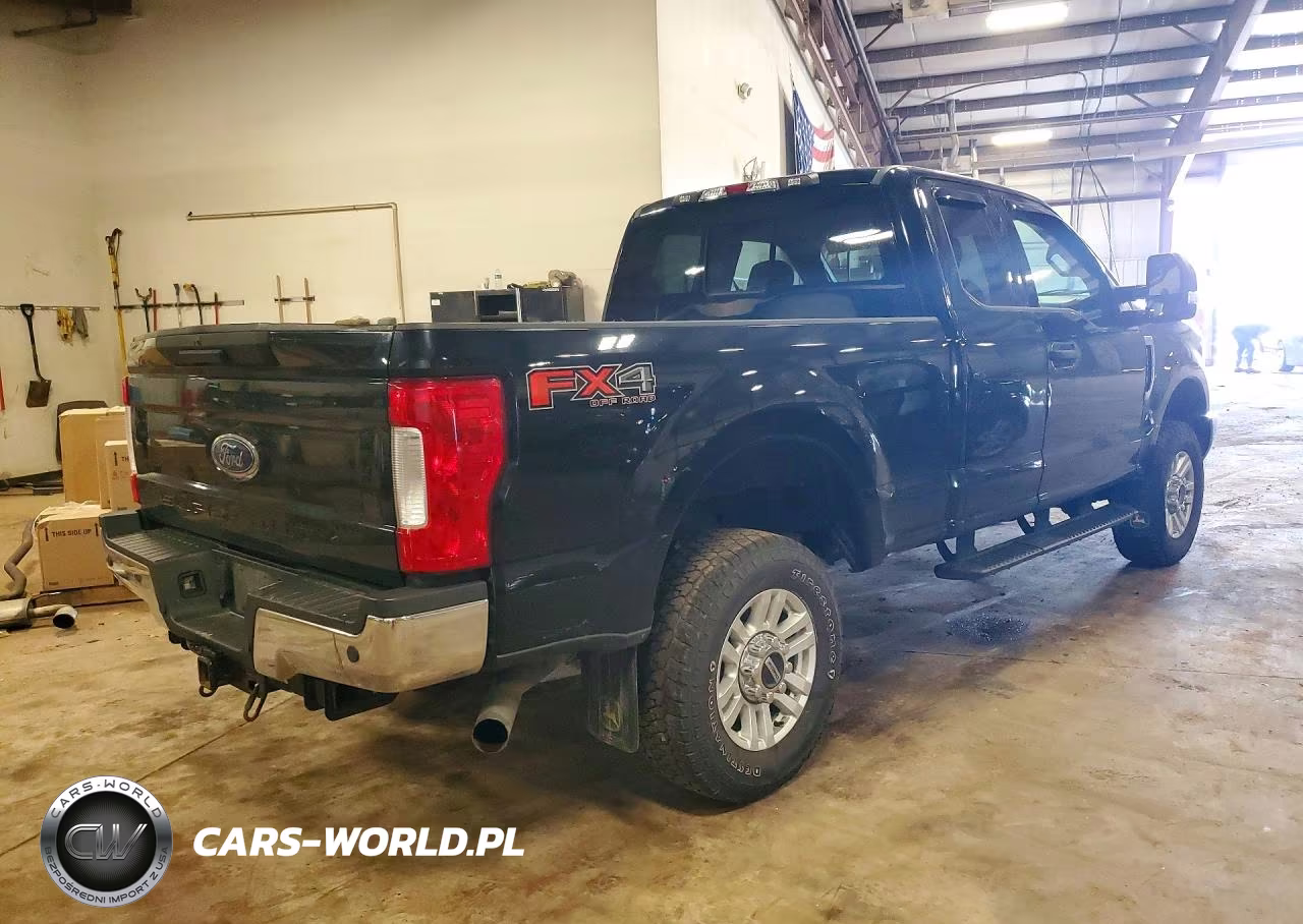 2018 Ford F250 Super Duty VIN:1FT7X2B6XJEB88425 - 3