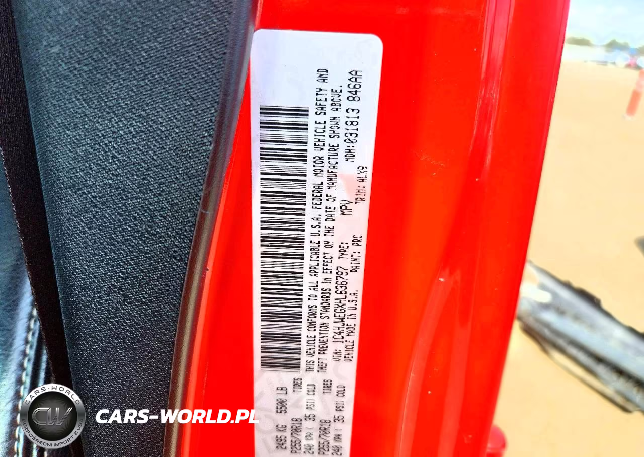 2017 Jeep Wrangler Unlimited Sahara VIN:1C4HJWEGXHL636797 - 13