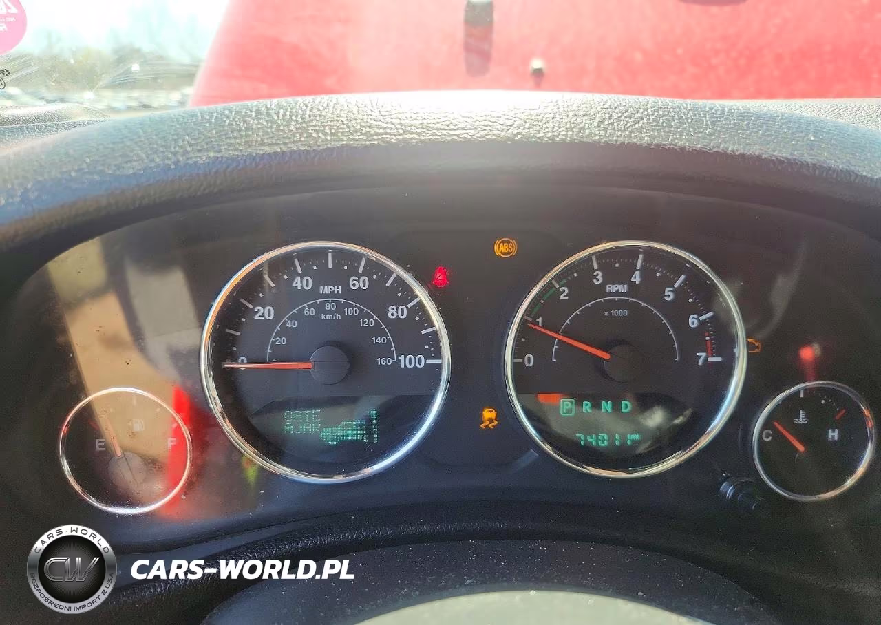 2017 Jeep Wrangler Unlimited Sahara VIN:1C4HJWEGXHL636797 - 9