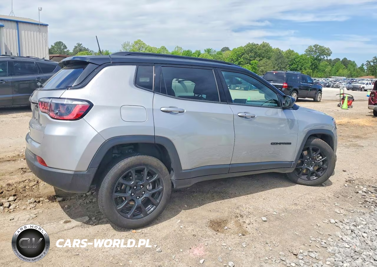 2023 Jeep Compass Latitude VIN:3C4NJDBN0PT555515 - 3