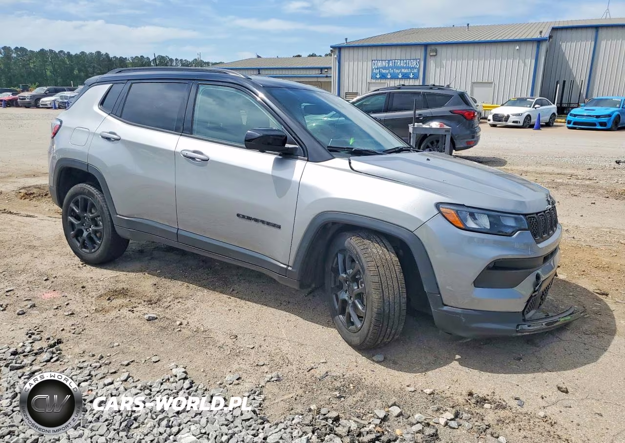 2023 Jeep Compass Latitude VIN:3C4NJDBN0PT555515 - 4