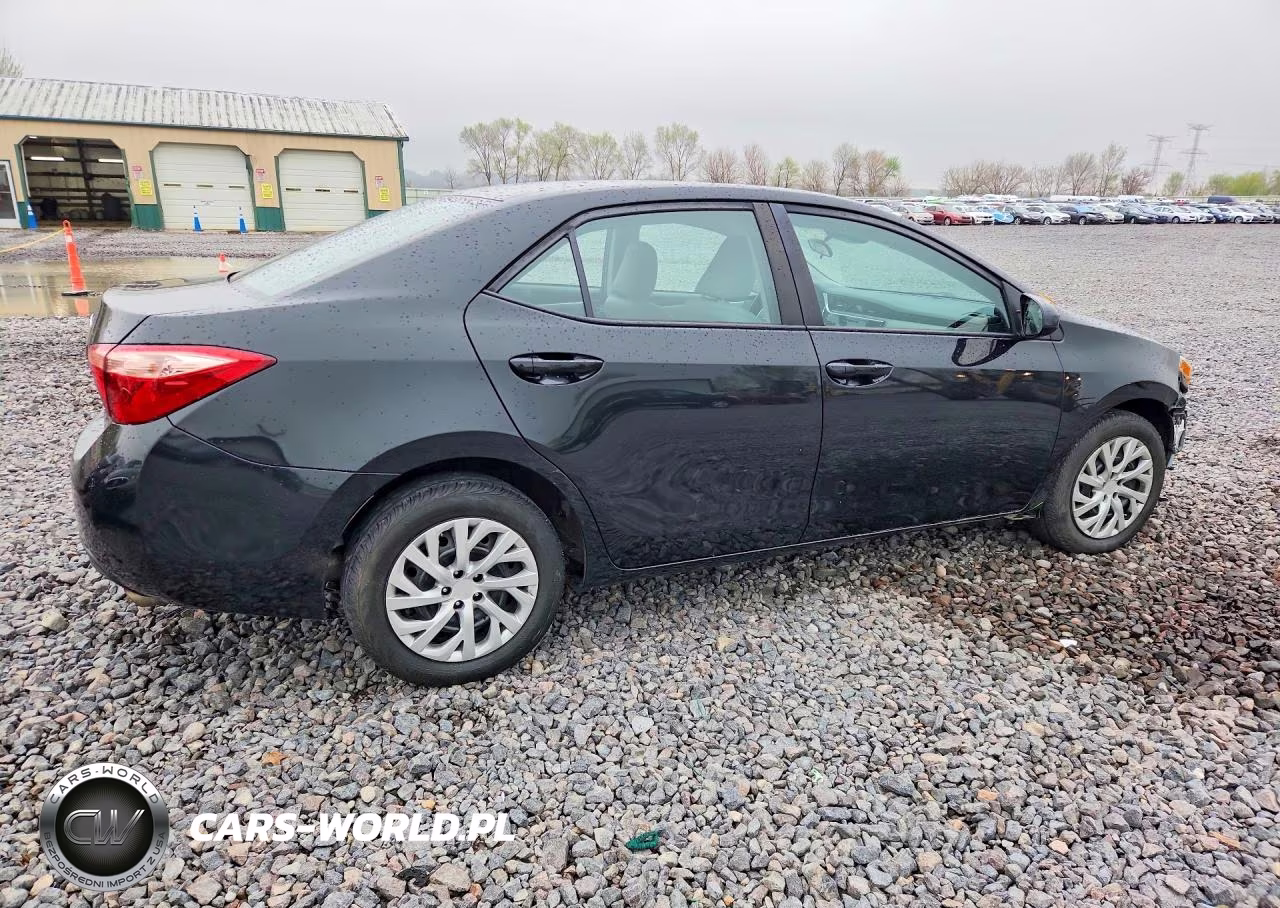 2019 Toyota Corolla Le VIN:5YFBURHEXKP946875 - 3