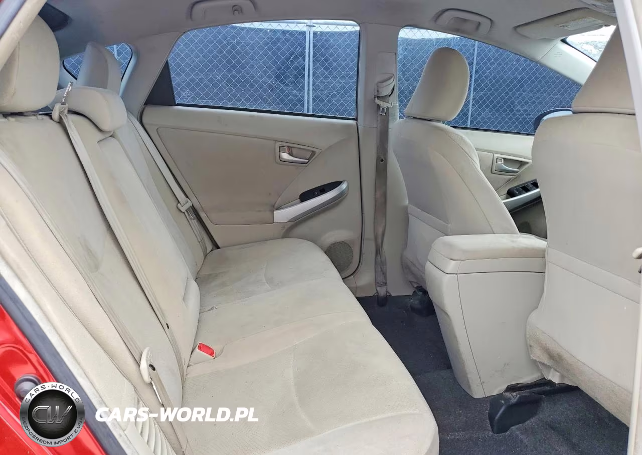 2015 Toyota Prius Two VIN:JTDKN3DU1F1915533 - 10