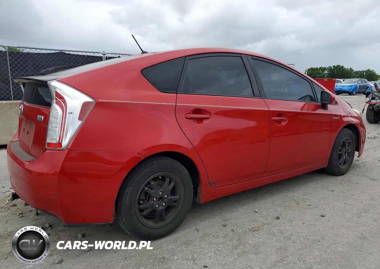 2015 Toyota Prius Two VIN:JTDKN3DU1F1915533 - 3