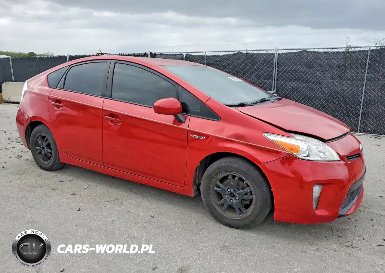 2015 Toyota Prius Two VIN:JTDKN3DU1F1915533 - 4