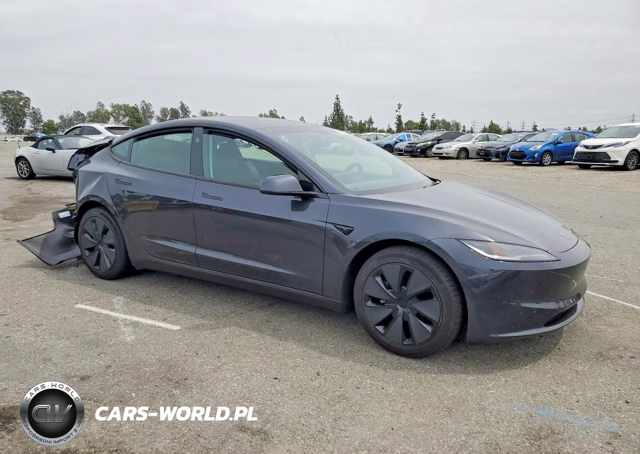 2025 Tesla Model 3 VIN:5YJ3E1EA1SF920164 - 4