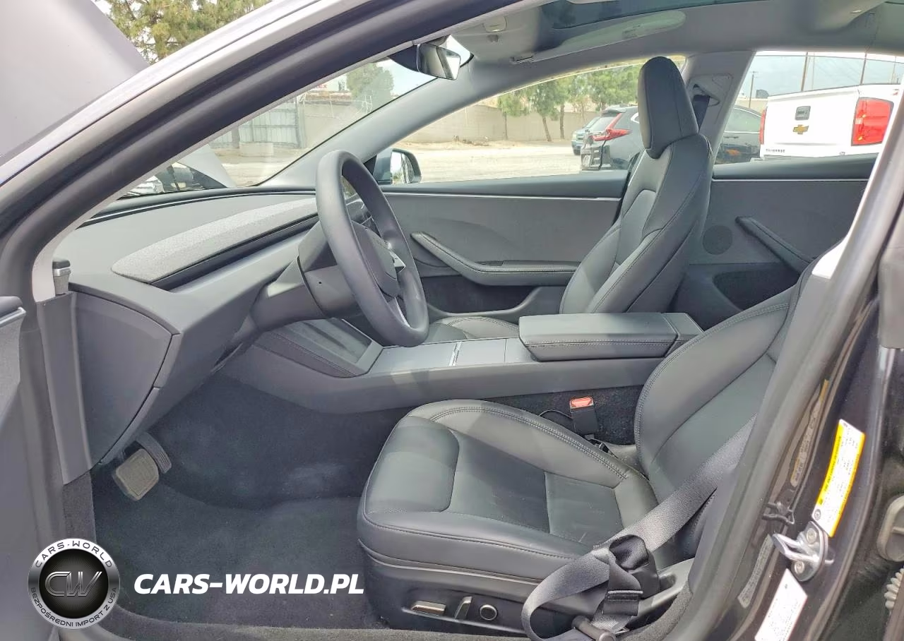 2025 Tesla Model 3 VIN:5YJ3E1EA1SF920164 - 7