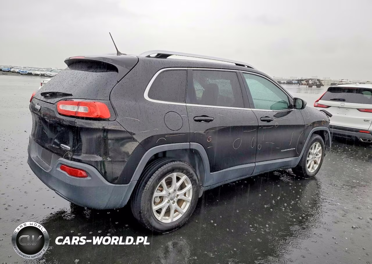 2017 Jeep Cherokee Latitude VIN:1C4PJLCBXHW663546 - 3