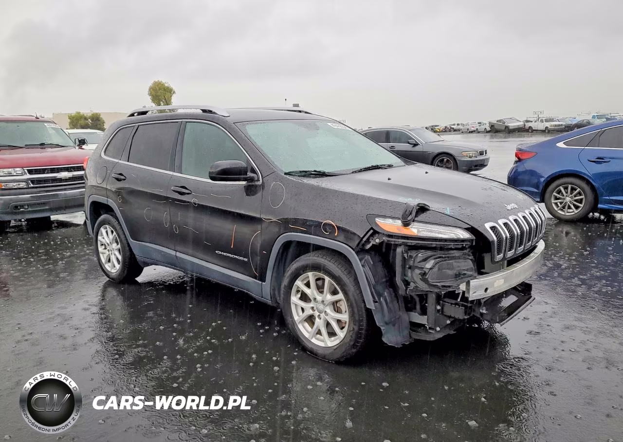 2017 Jeep Cherokee Latitude VIN:1C4PJLCBXHW663546 - 4
