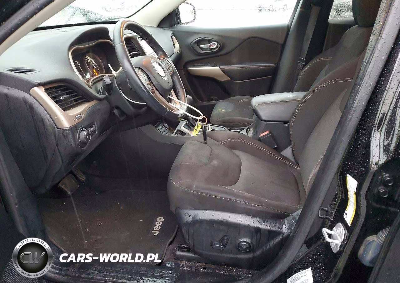 2017 Jeep Cherokee Latitude VIN:1C4PJLCBXHW663546 - 7