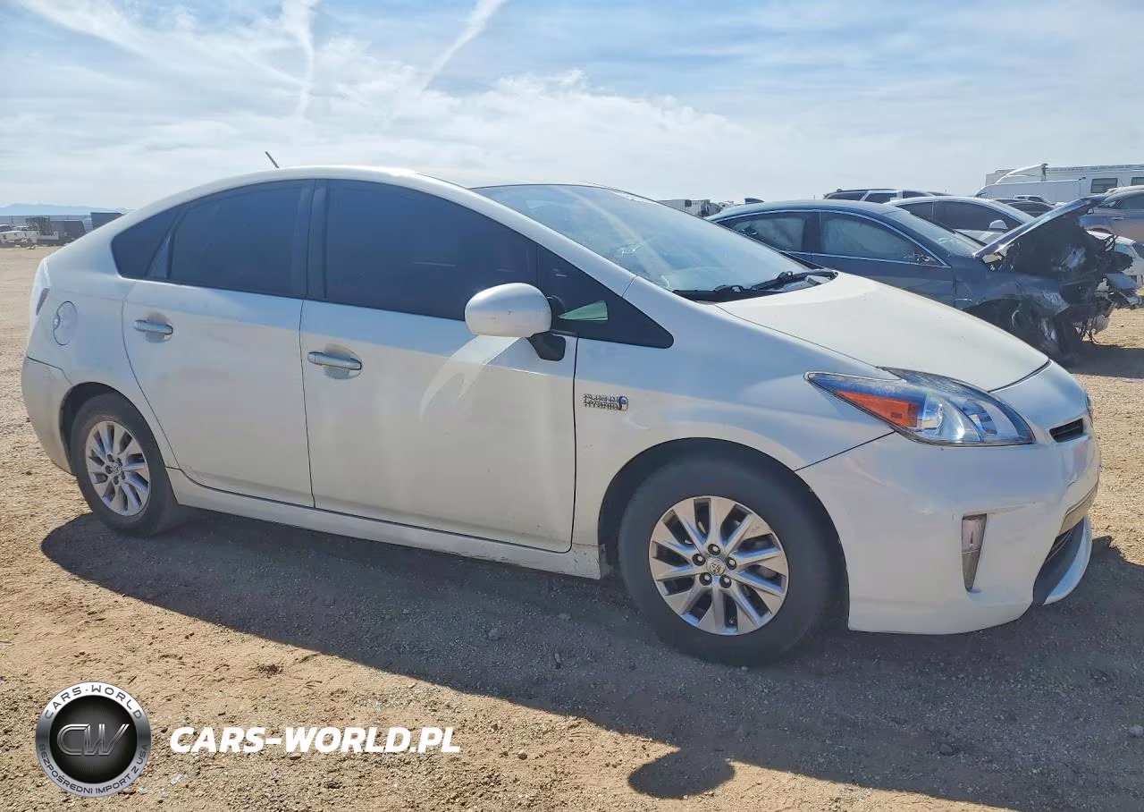 2013 Toyota Prius Plug-In Hybrid Base VIN:JTDKN3DP3D3036739 - 4