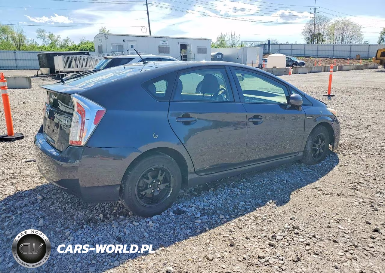 2014 Toyota Prius Two VIN:JTDKN3DU8E0368216 - 3
