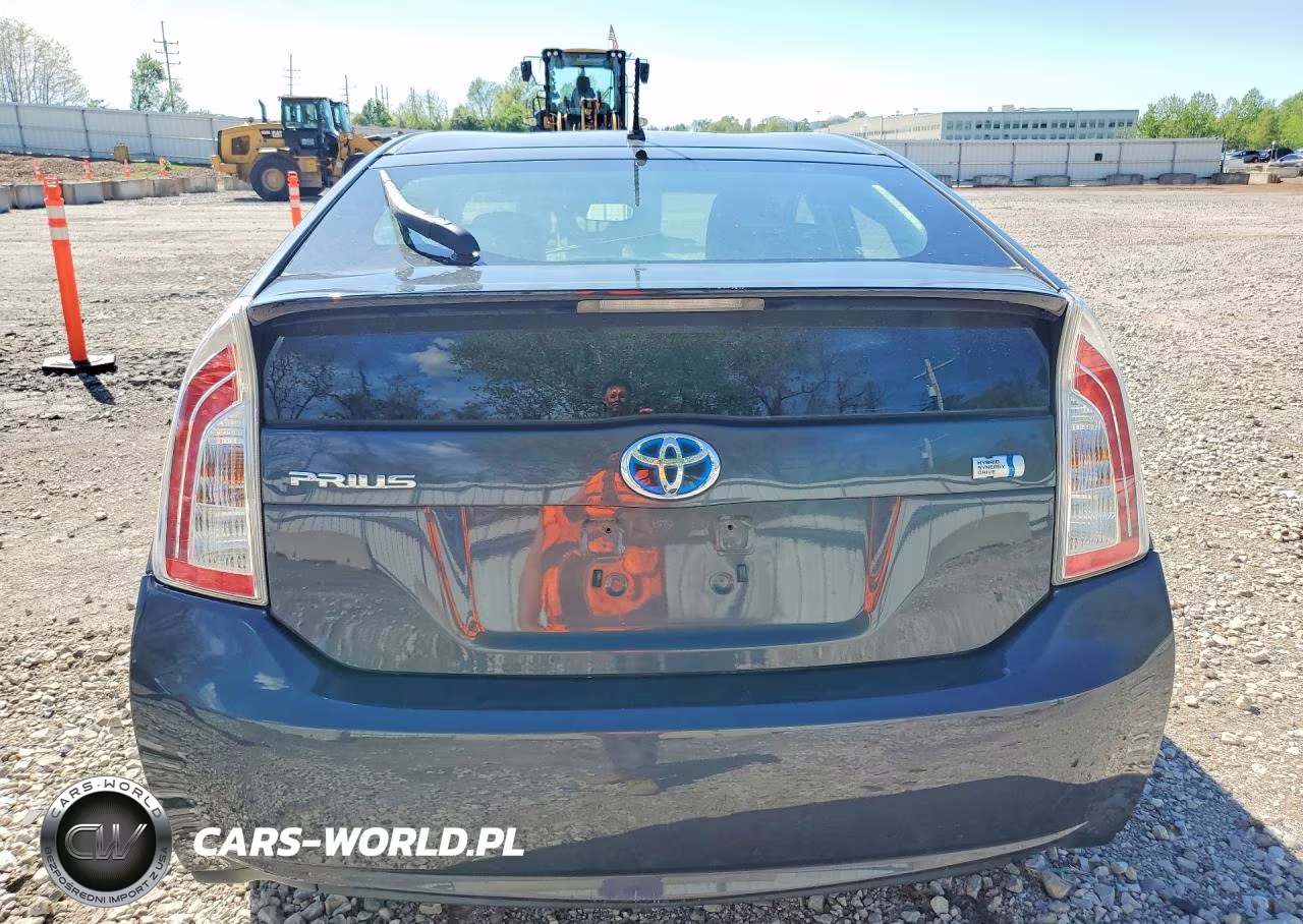 2014 Toyota Prius Two VIN:JTDKN3DU8E0368216 - 6