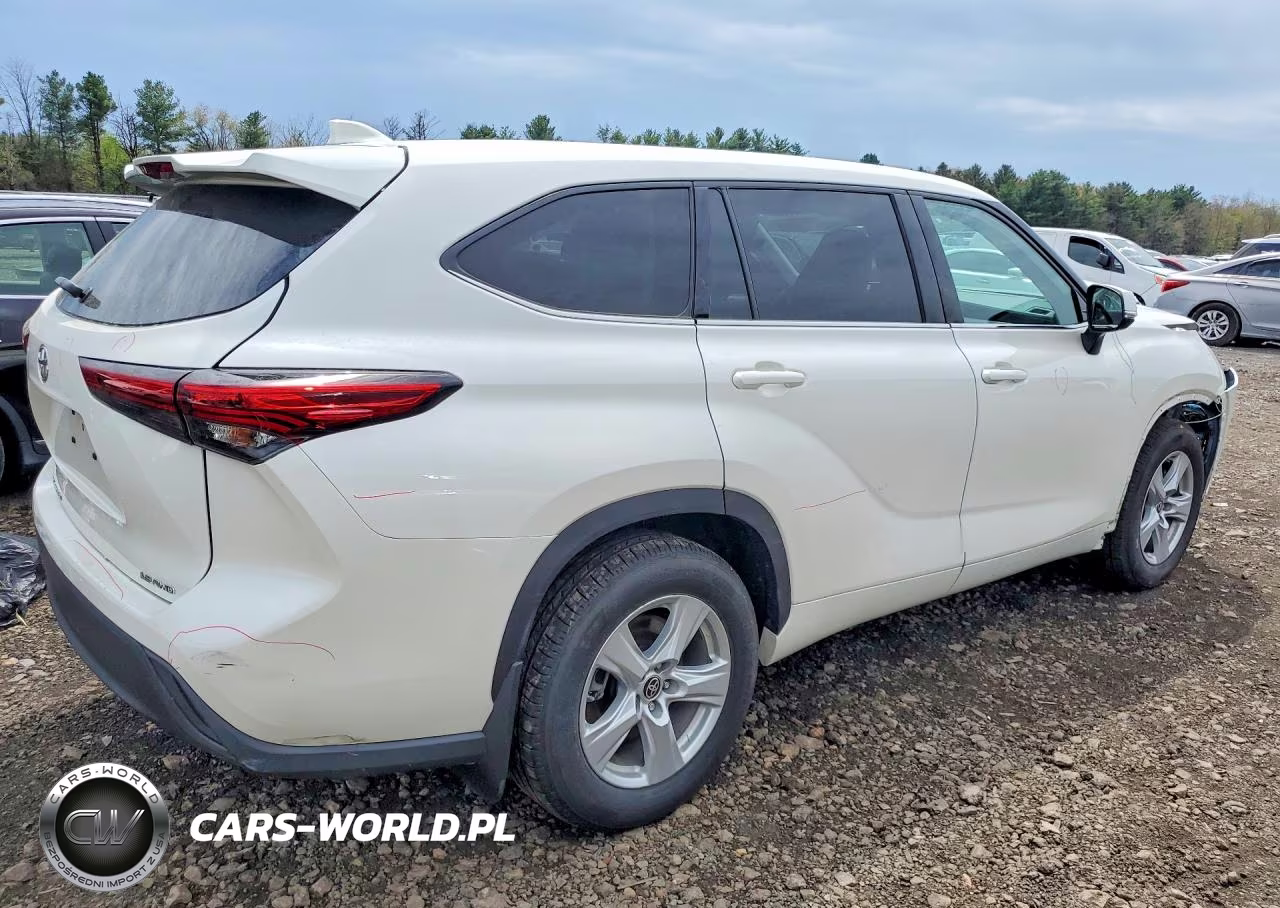 2021 Toyota Highlander Le VIN:5TDBZRBH8MS533321 - 3