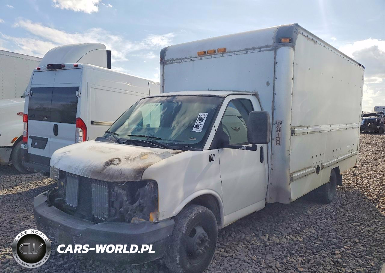 2004 GMC Savana Box Truck