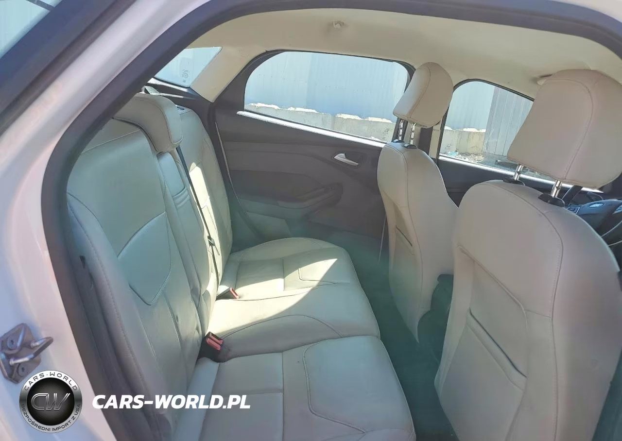 2016 Ford Focus Titanium VIN:1FADP3N2XGL332681 - 10