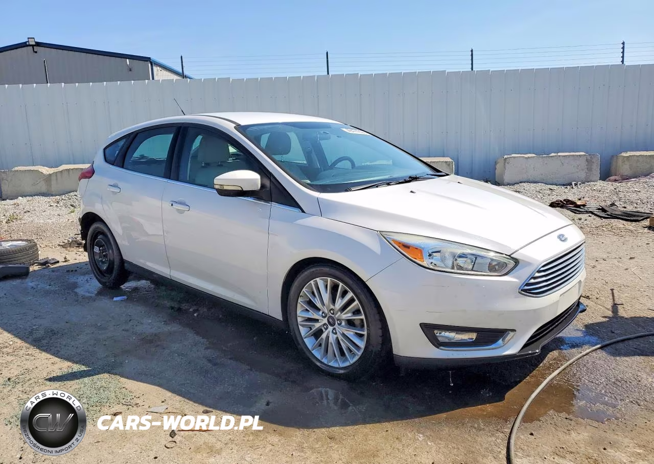 2016 Ford Focus Titanium VIN:1FADP3N2XGL332681 - 4