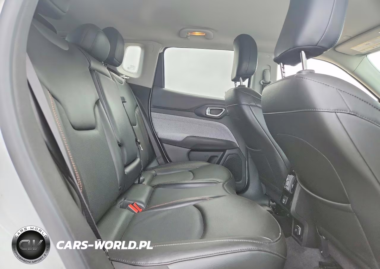 2022 Jeep Compass Latitude Lux VIN:3C4NJDFB1NT204562 - 11