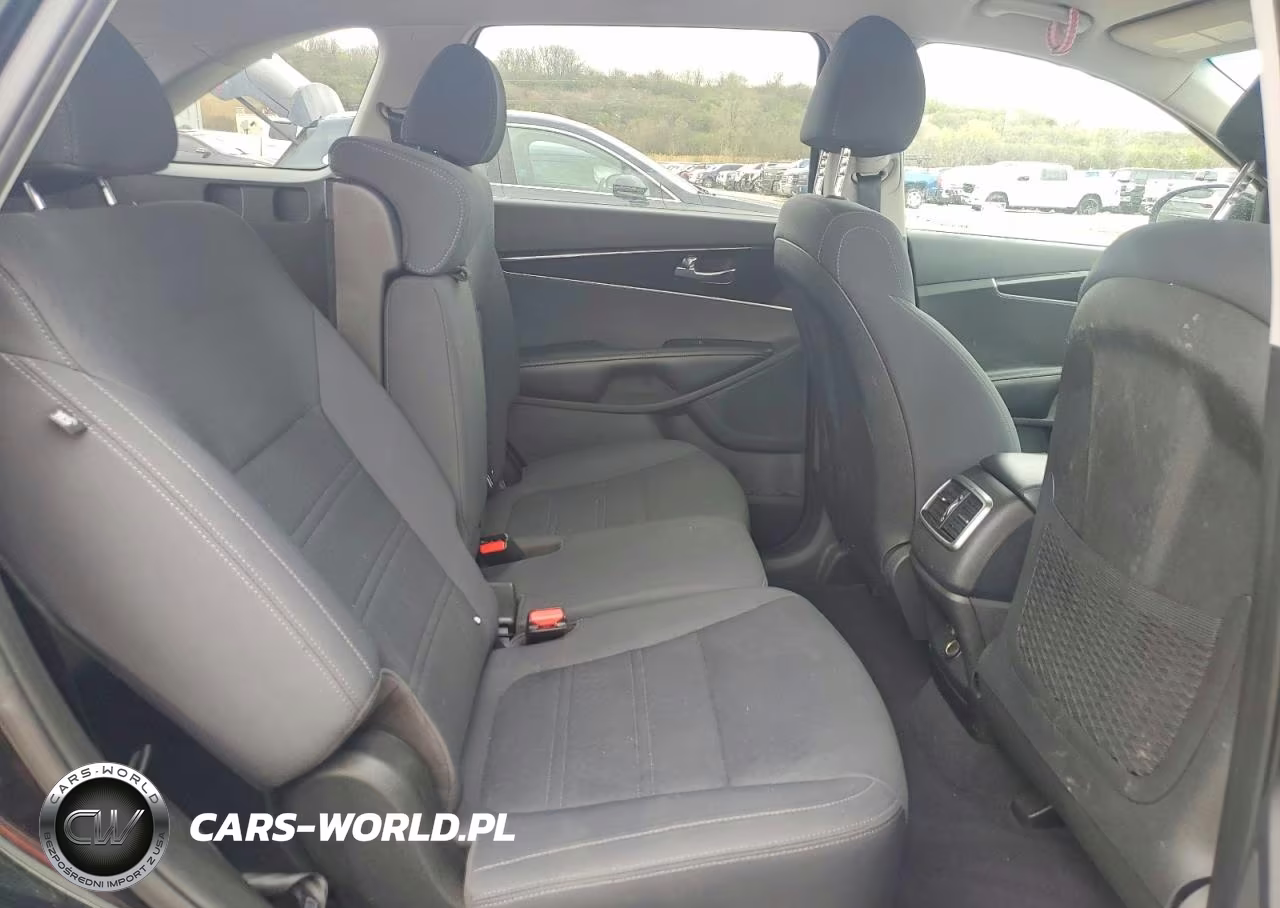 2019 Kia Sorento L VIN:5XYPG4A37KG439090 - 11