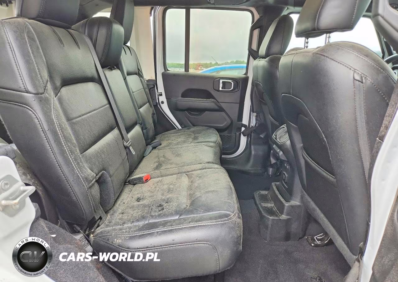 2019 Jeep Wrangler Unlimited Sahara VIN:1C4HJXEN4KW679512 - 11