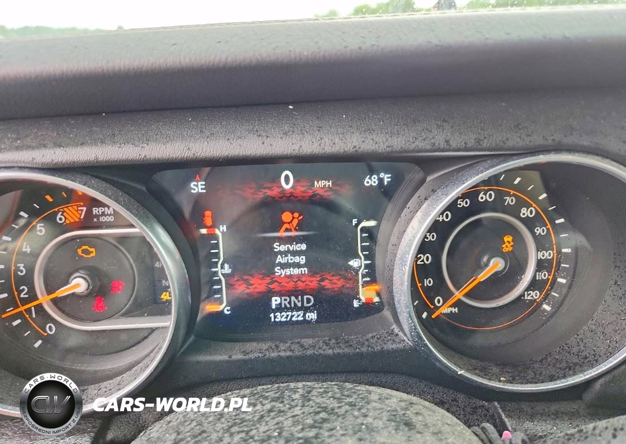 2019 Jeep Wrangler Unlimited Sahara VIN:1C4HJXEN4KW679512 - 9