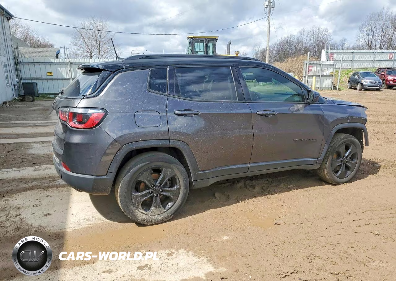 2018 Jeep Compass Latitude VIN:3C4NJDBB4JT314201 - 3