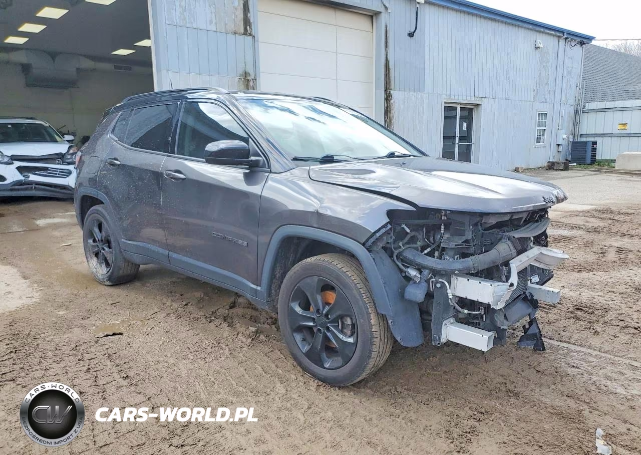2018 Jeep Compass Latitude VIN:3C4NJDBB4JT314201 - 4