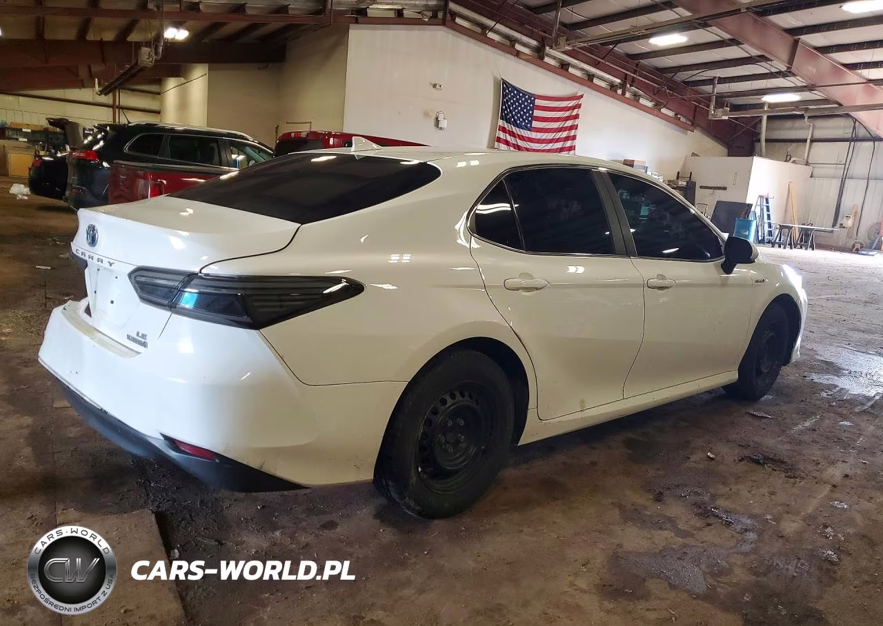 2020 Toyota Camry Le VIN:4T1C31AK2LU520025 - 3