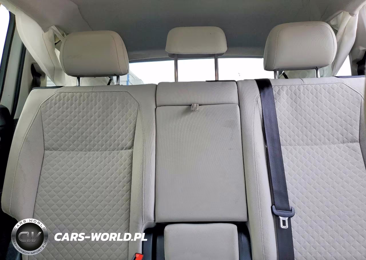 2019 Volkswagen Tiguan S VIN:3VV1B7AX0KM174672 - 10