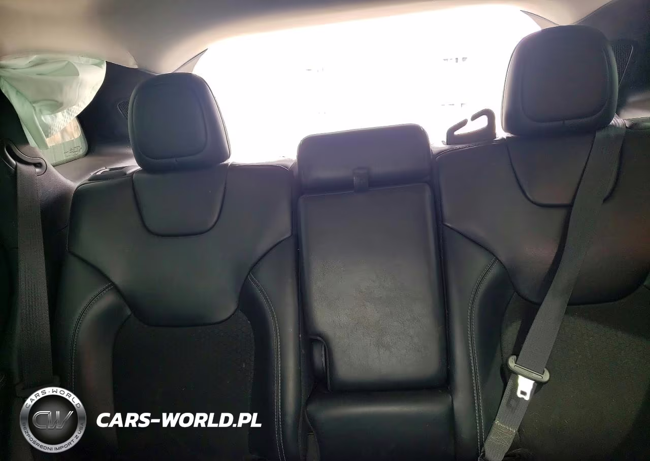 2019 Jeep Cherokee Latitude Plus VIN:1C4PJMLB9KD477795 - 10