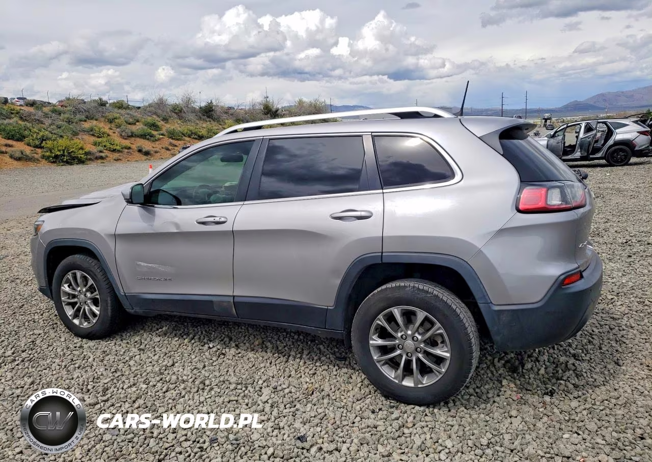 2019 Jeep Cherokee Latitude Plus VIN:1C4PJMLB9KD477795 - 2