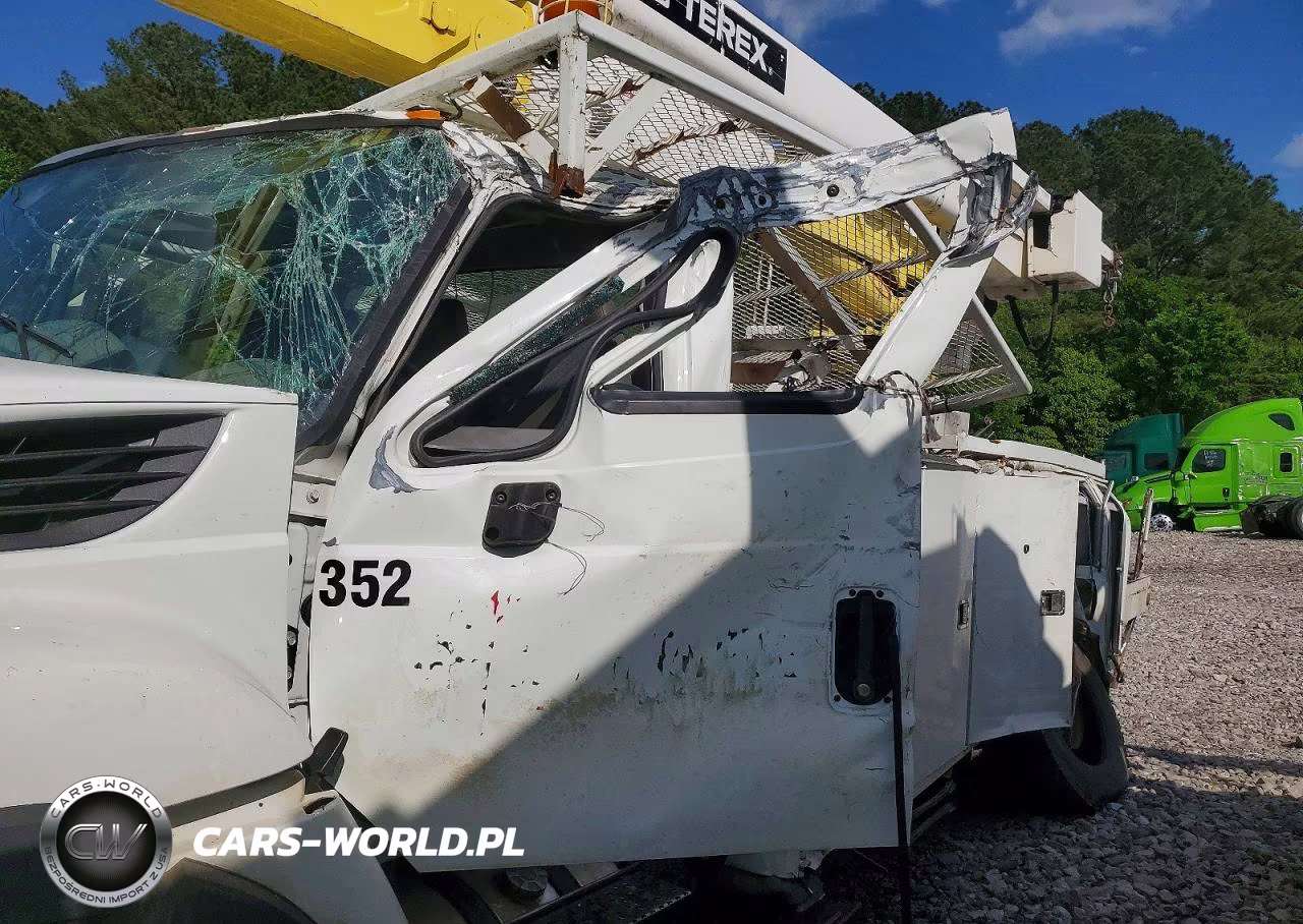 2017 International 7300 Bucket Truck VIN:3HAWBMMN3HL474939 - 9