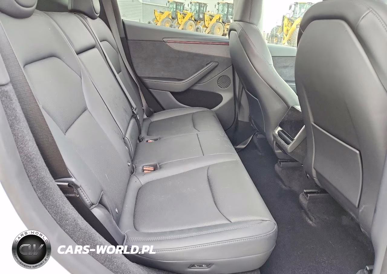 2026 Tesla Model Y VIN:7SAYGDEDXTF407138 - 10
