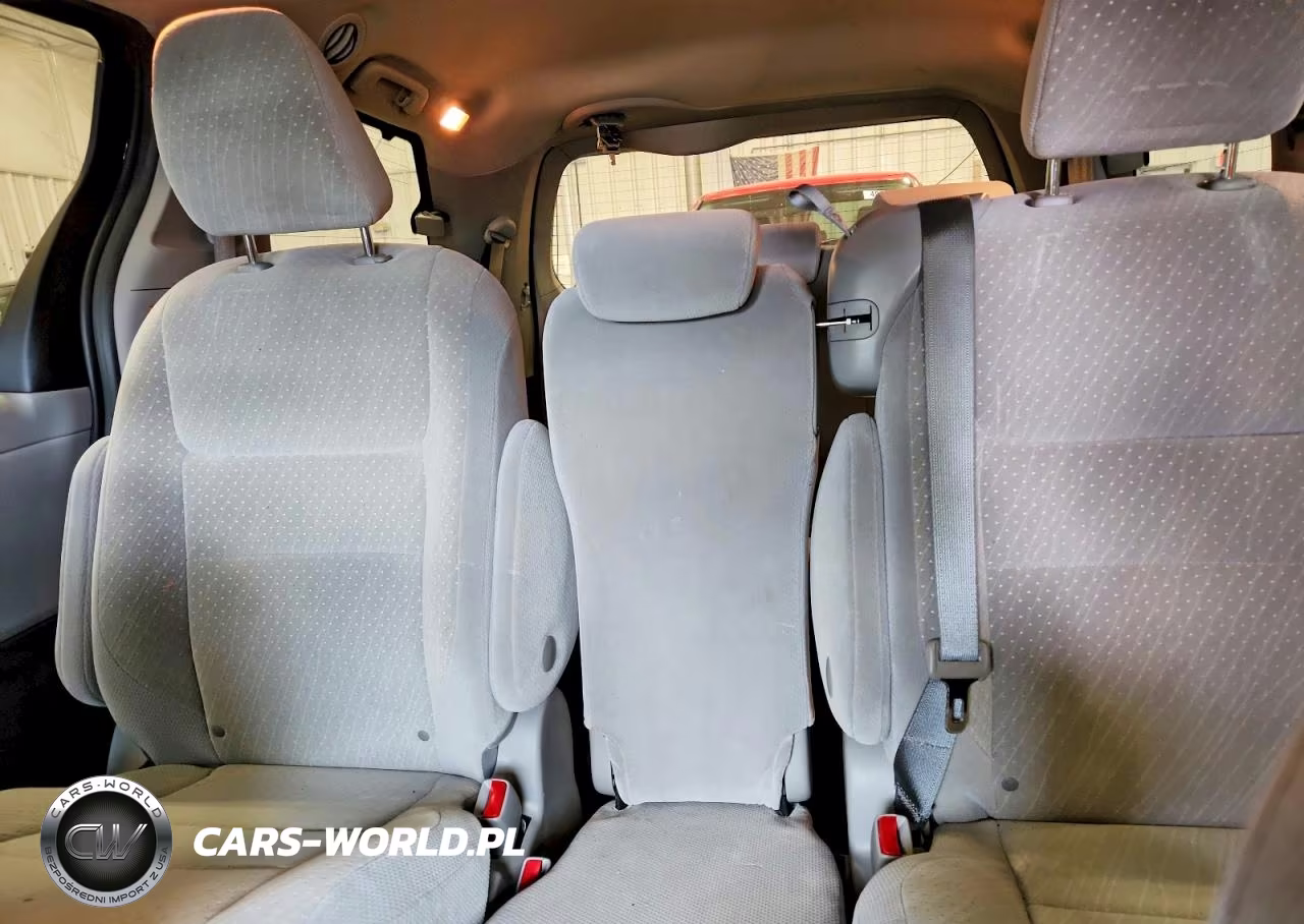 2020 Toyota Sienna Le VIN:5TDKZ3DC1LS040450 - 10