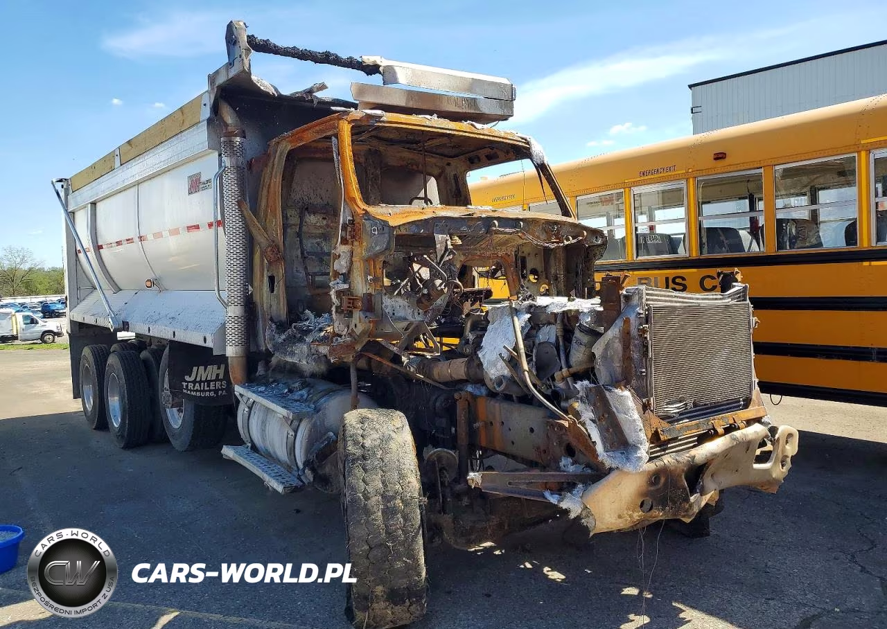 2009 Sterling Truck L 9500