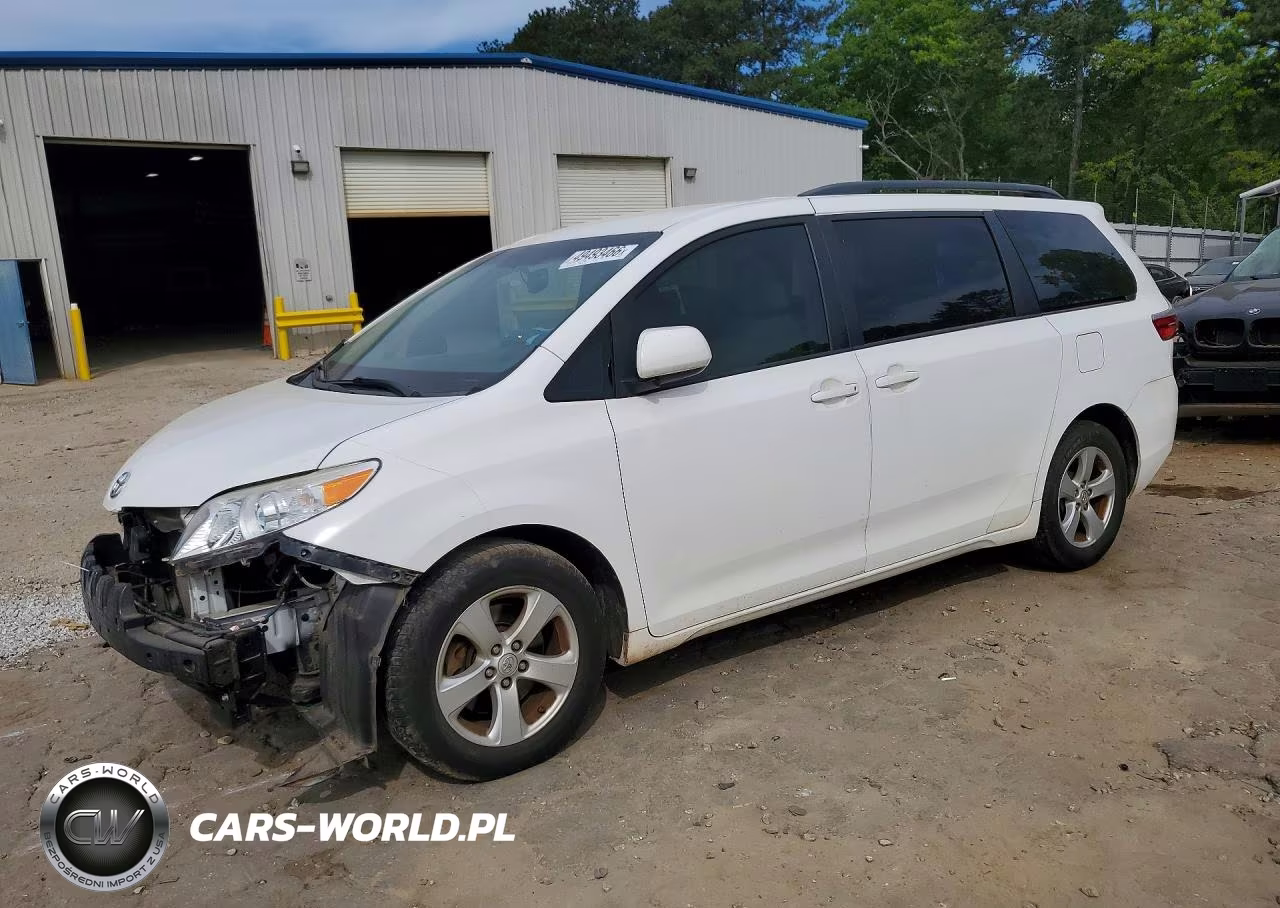 2015 Toyota Sienna Le 8-Passenger
