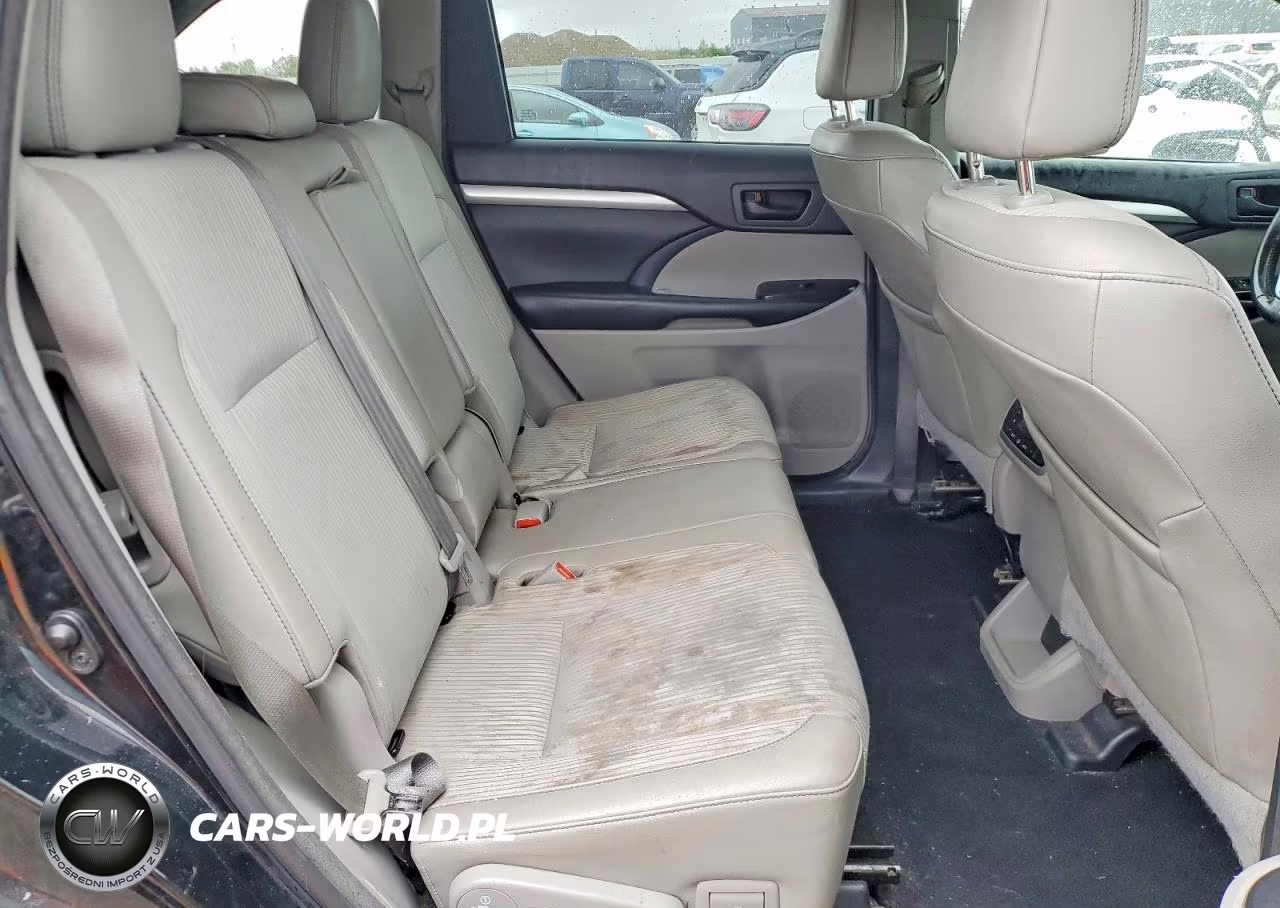 2018 Toyota Highlander Le Plus VIN:5TDZZRFH4JS250791 - 11