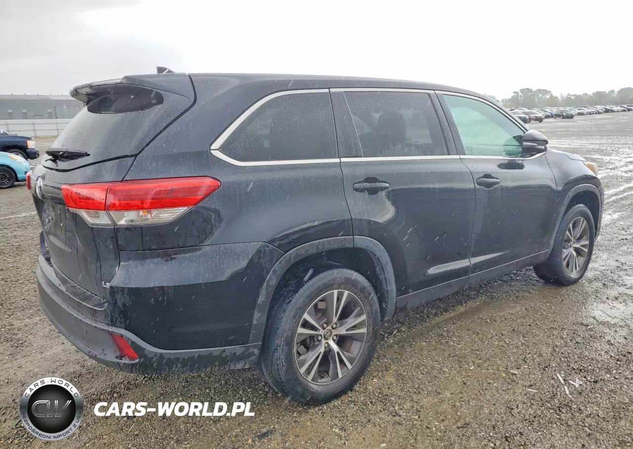 2018 Toyota Highlander Le Plus VIN:5TDZZRFH4JS250791 - 3