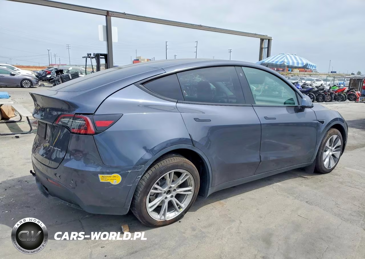 2022 Tesla Model Y VIN:7SAYGAEE5NF517153 - 3