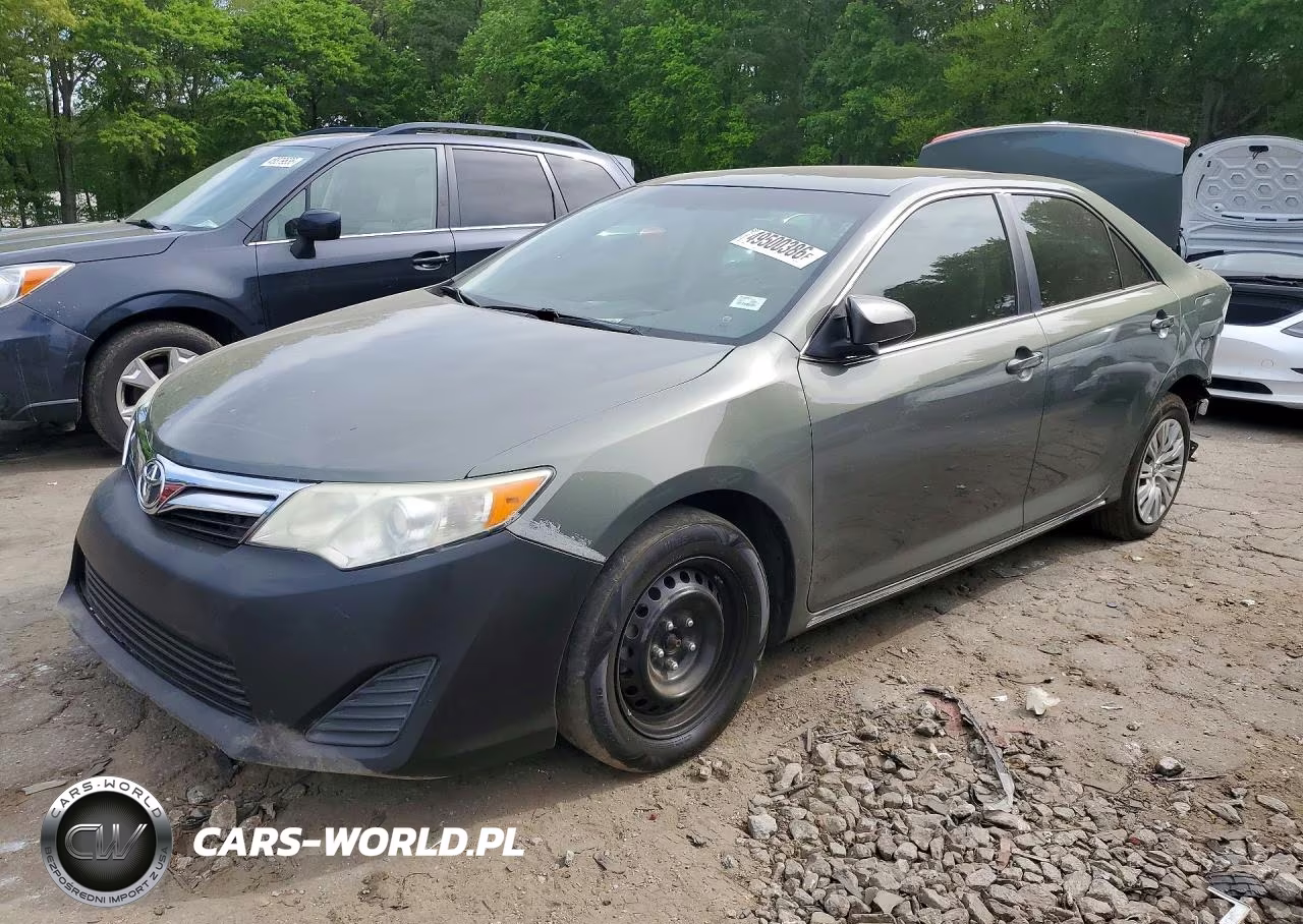 2014 Toyota Camry Le – zdjęcie 1 z 12