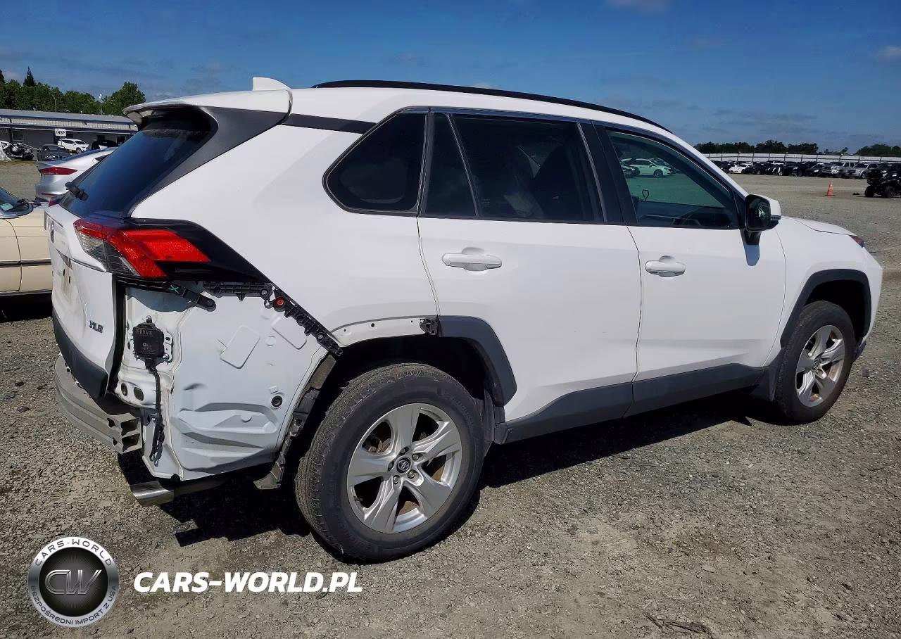2021 Toyota Rav4 Xle VIN:2T3W1RFV8MC104172 - 3
