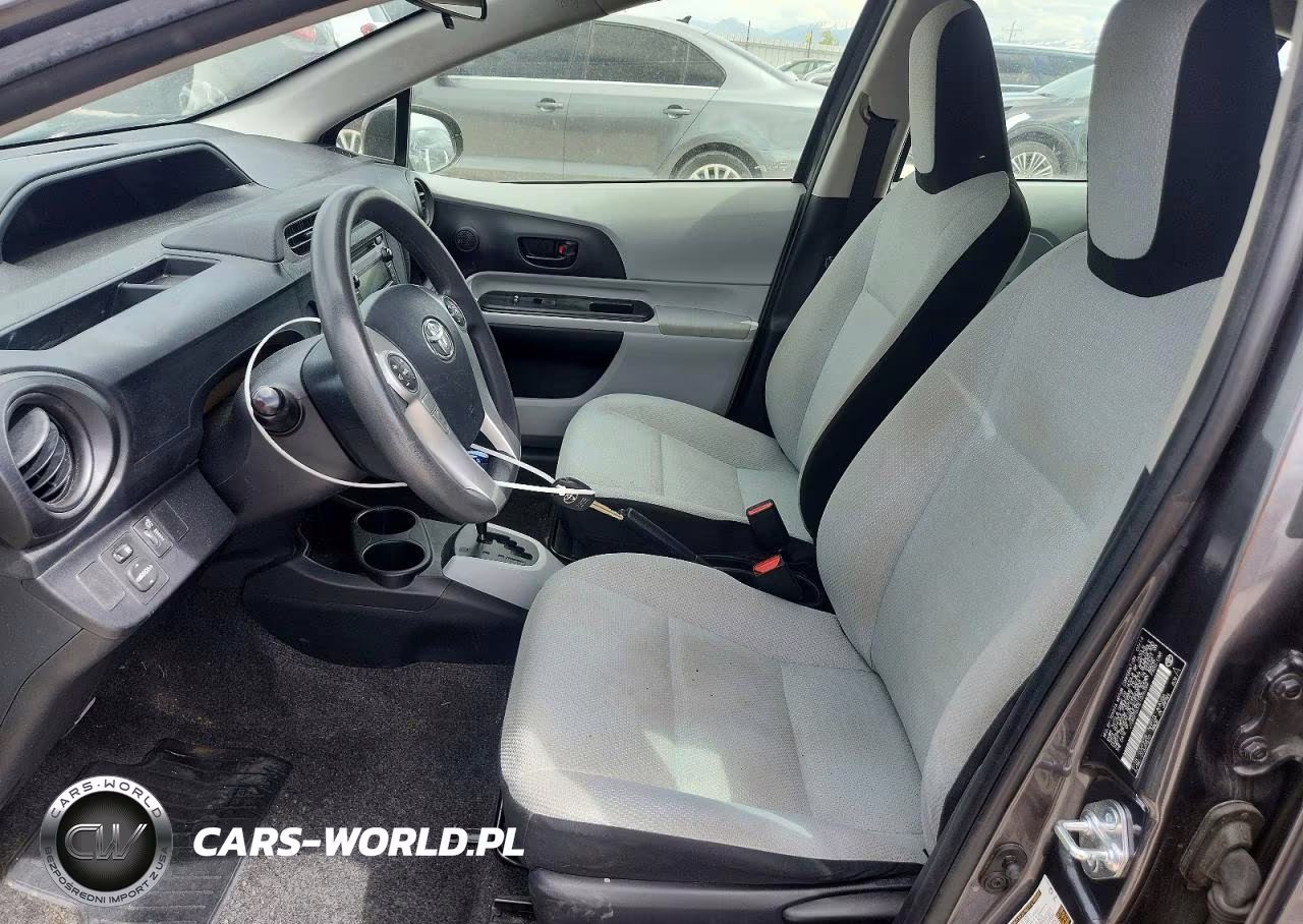 2014 Toyota Prius C One VIN:JTDKDTB37E1076399 - 7