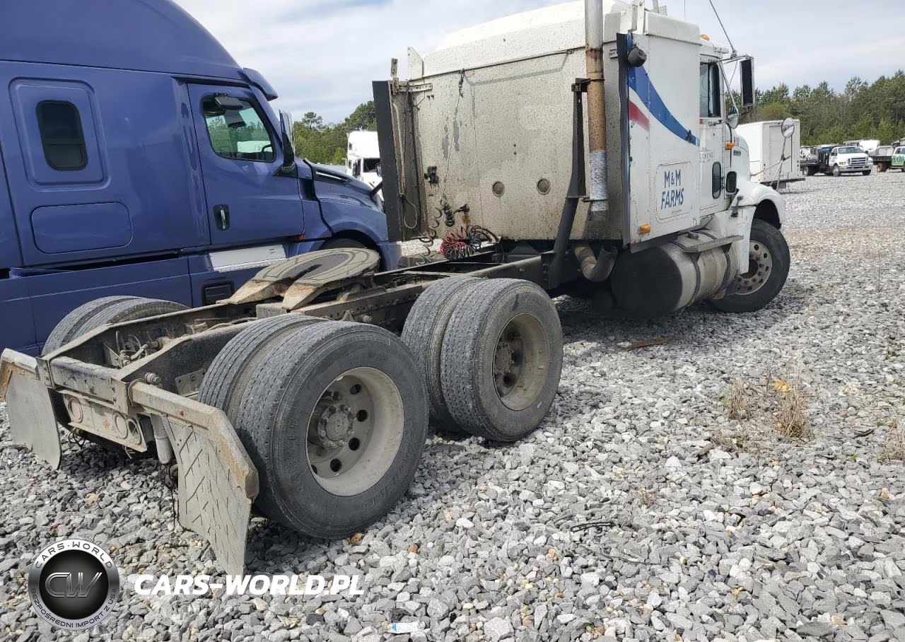 2000 International 9200 Semi Truck VIN:2HSFMAMR5YC029390 - 4