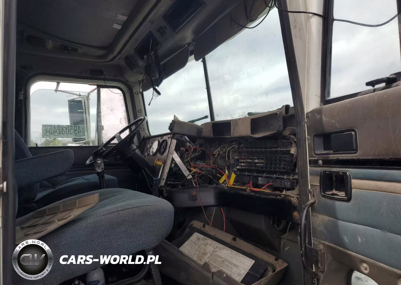 2000 International 9200 Semi Truck VIN:2HSFMAMR5YC029390 - 5