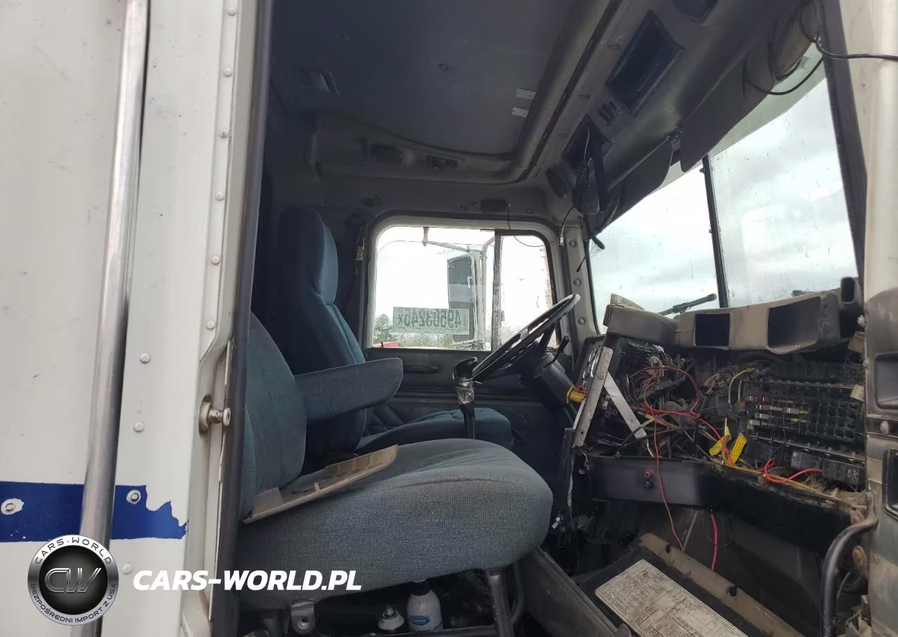 2000 International 9200 Semi Truck VIN:2HSFMAMR5YC029390 - 6