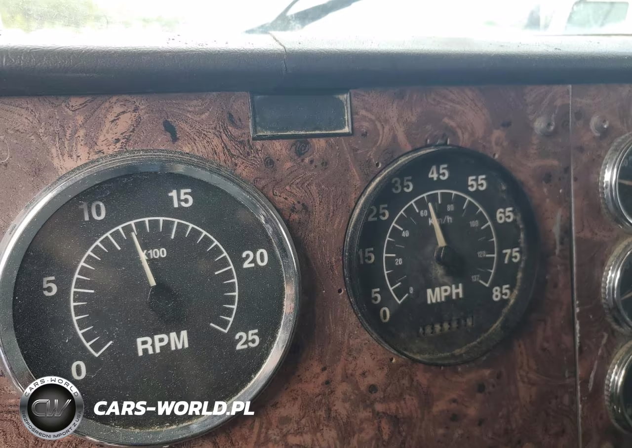2000 International 9200 Semi Truck VIN:2HSFMAMR5YC029390 - 8