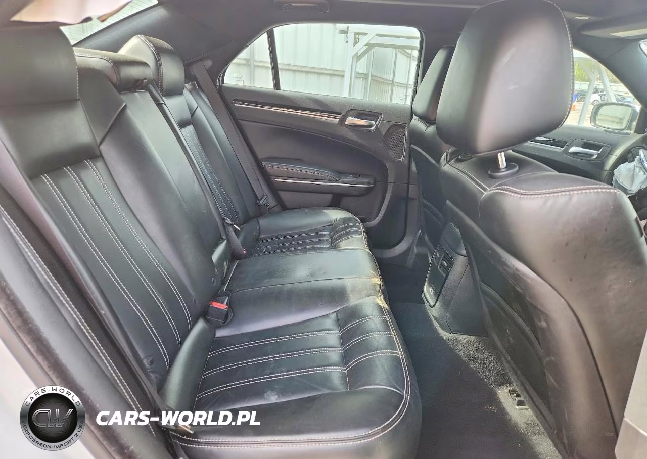 2023 Chrysler 300 S VIN:2C3CCABG2PH537712 - 10