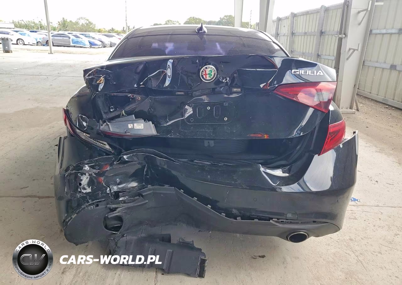 2018 Alfa Romeo Giulia VIN:ZARFAEBN1J7593122 - 6